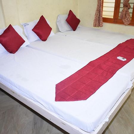 Pms Guest House 蓬蒂切里 外观 照片