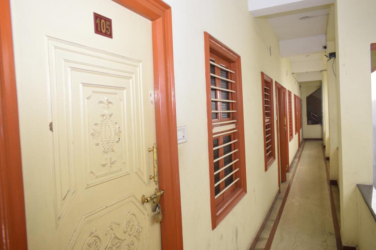 Pms Guest House 蓬蒂切里 外观 照片