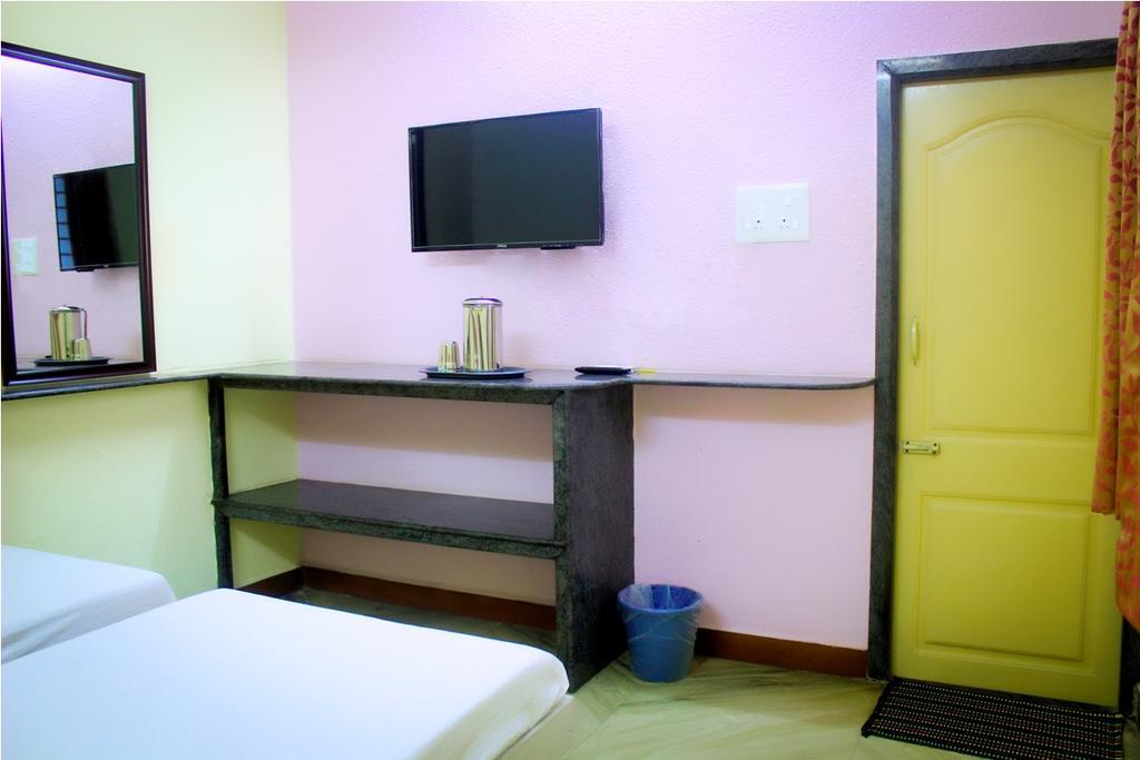 Pms Guest House 蓬蒂切里 外观 照片