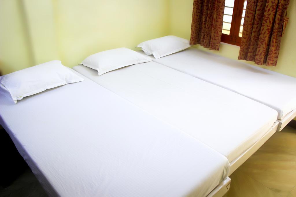 Pms Guest House 蓬蒂切里 外观 照片