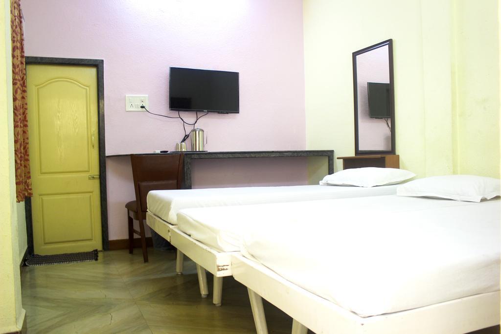 Pms Guest House 蓬蒂切里 外观 照片